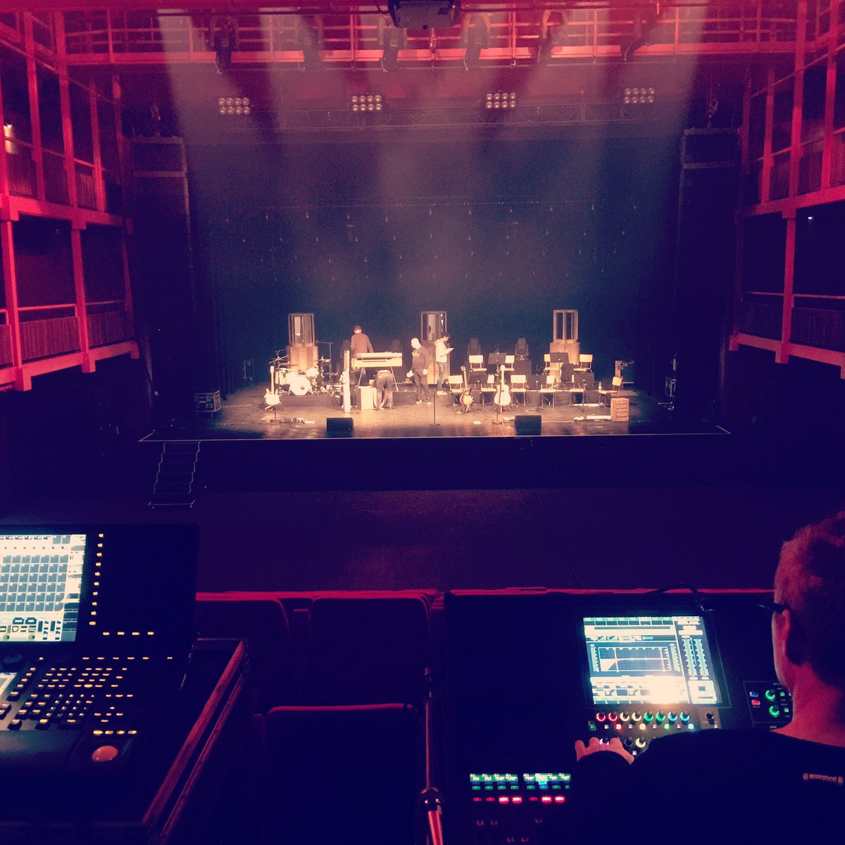 soundingmag's tweet photo. Getting ready with #Hooverphonic #live #interview #SoundCheck #soundingmag #Soundingmagazine https://t.co/VSv4sdyMiU