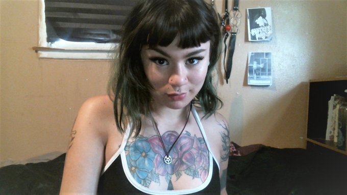 I'm live now on @chaturbate , come smoke your blunts and hang out with me! https://t.co/0wFBccHtwB<a class="tags" href="/tag/chaturbate">@chaturbate</a><a href="/tag/onlyfans"class="tags"><span>#onlyfans</span></a>