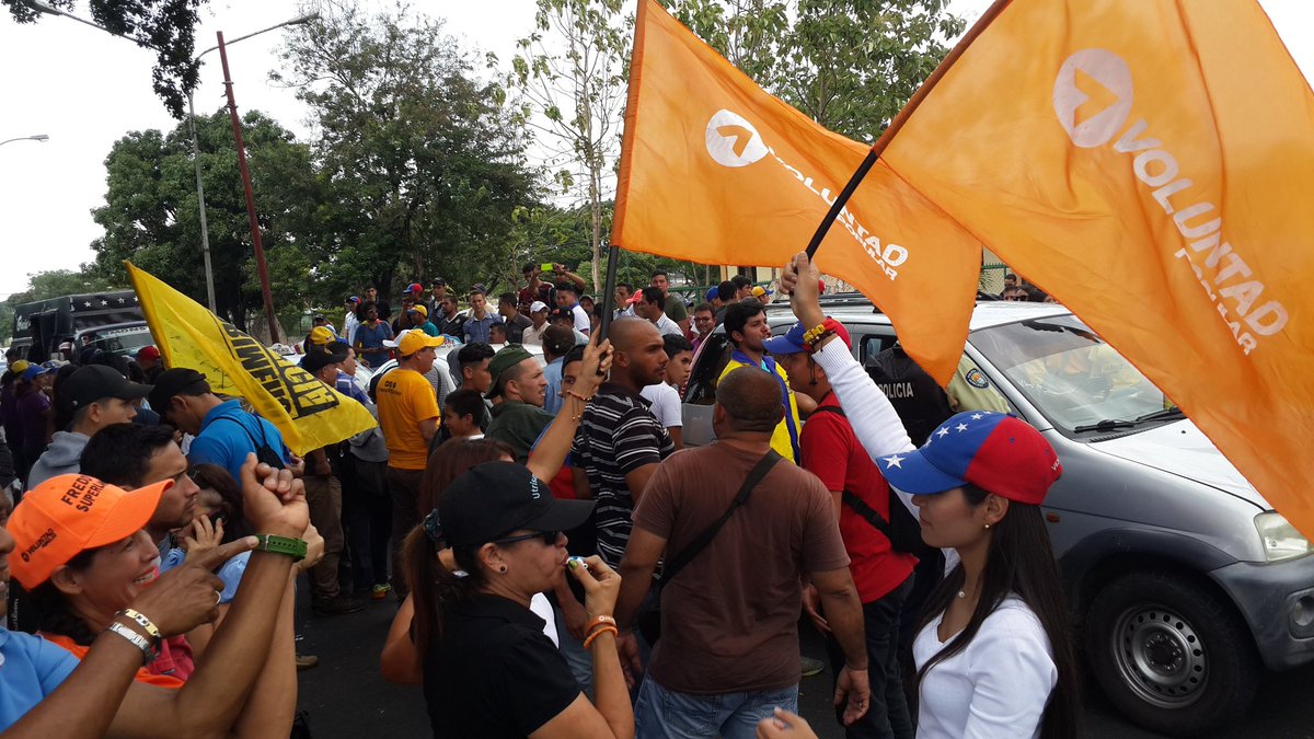 freddysuperlano's tweet photo. #20Abril con la Voluntad Popular de #Barinas estamos resteados en las calles. Hoy #20VzlaResisteEnLaCalle exigiendo la renuncia de Nicolás. https://t.co/a0zkR67S1q