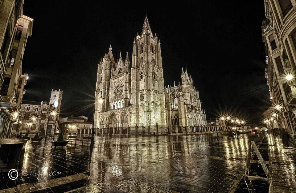 La Catedral de León, catalogada la más bonita de #España por <a href="/ElHuffPost/">El HuffPost</a> diariodevalderrueda.es/texto-diario/m… #leonesp #leon