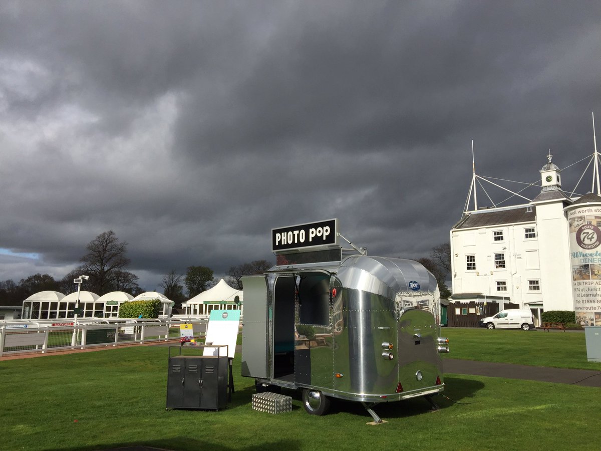workwithems's tweet photo. Maybe a grey sky but Photo Pops still got it going on!!! Snap it! Sing it! Share it! #photobooth #karaokebooth https://t.co/k2abujP6Ca