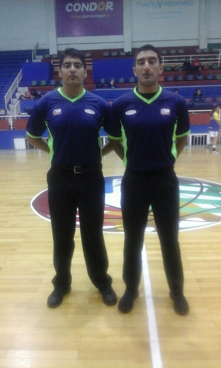 ENABOFEBACHILE's tweet photo. #NacionalU17Damas #Valparaíso2017 P2 Punta Arenas vs Concepción Sebastián Calzado - Víctor Castillo @ABVRegion @AAUValdivia @ArbitrosAbls https://t.co/wGxywF24cT