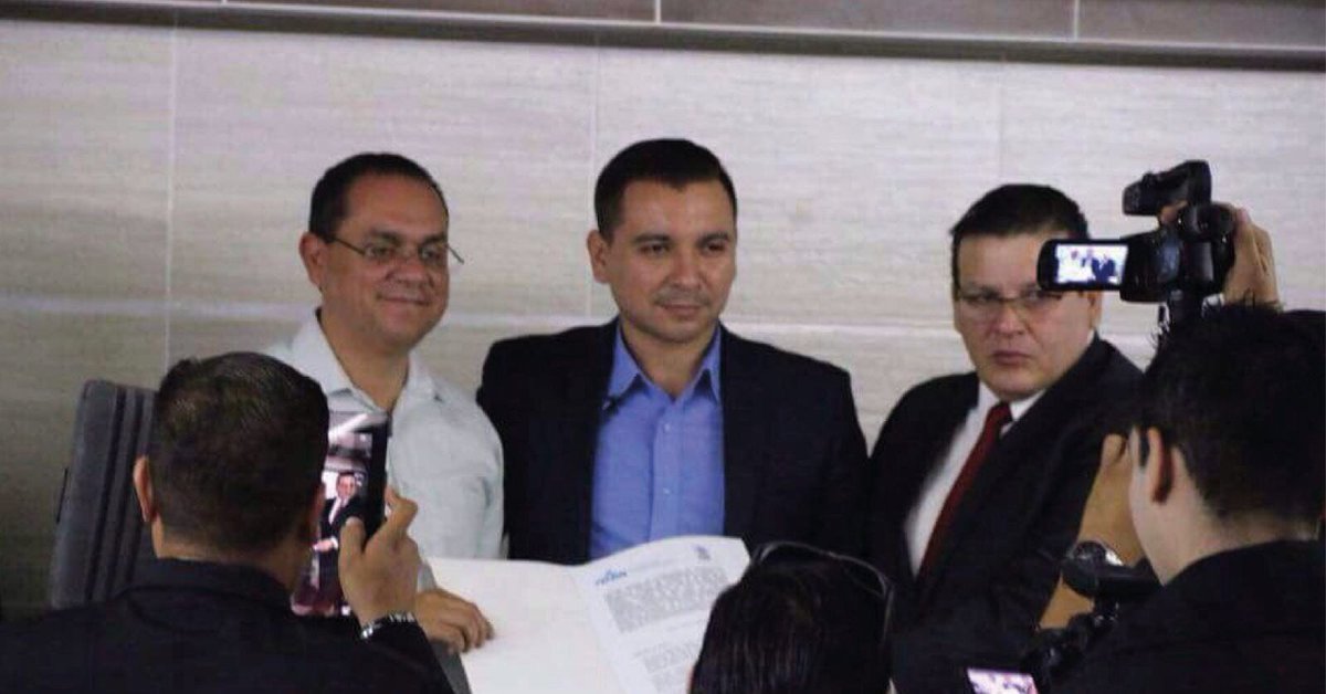 ElFinanciero_Mx's tweet photo. En Nayarit la FEUAN firma con el ITAI y se convierte en la primera organización estudiantil transparente en México https://t.co/Nt5fuVSeBK https://t.co/3J7yHeNFy4