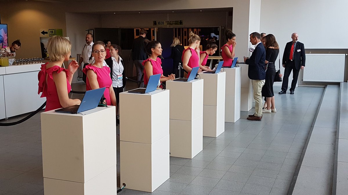 Guy_VD's tweet photo. Onthaal BEA awards ook gestart in ICC Gent. https://t.co/savmz7AplM