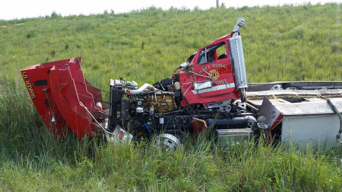 TheSecretList's tweet photo. FIRE APPARATUS TIRE SAFETY ALERT
https://t.co/3fzorHXP33 #fireapparatus #firetruck #fireengine #firefighter #tires #safetires #tiresafety https://t.co/SkxOA43OlM
