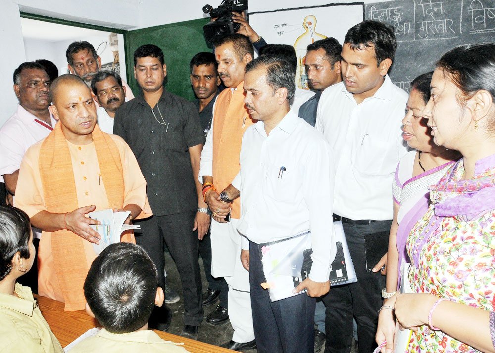 myogiadityanath's tweet photo. आज जनपद झांसी भ्रमण के दौरान एक विद्यालय का निरीक्षण किया। https://t.co/x8PLCCVs8P