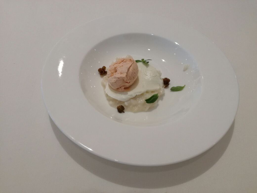 lsdm_official's tweet photo. Il gelato salato di Simone De Feo, maestro gelatiere della Cremeria Capolinea di Reggio Emilia #LSDM10 #LSDMPaestum #QualitàeQuantità https://t.co/TreJ7Geivr