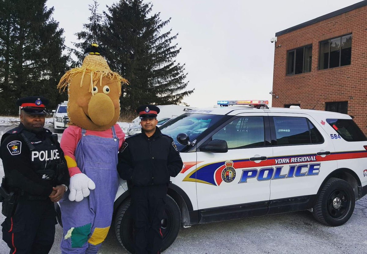 MarkhamFaircrow's tweet photo. Throwback to when I hung out with these guys! @YRP
#police #communitypartners #tbt #faircrow https://t.co/ISXgbYTkFI
