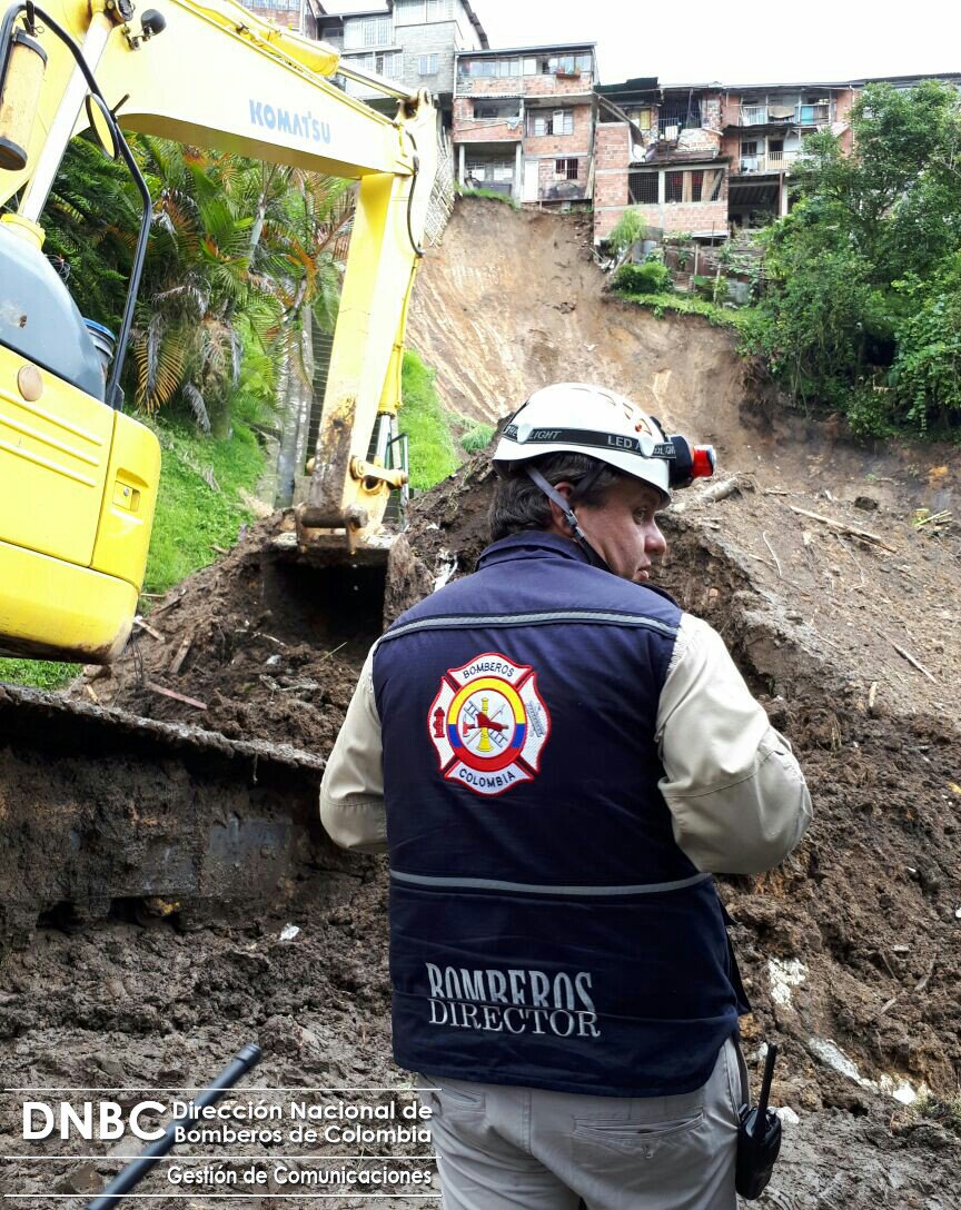 Director Nacional de Bomberos coordina labores de recuperación de víctimas por deslizamiento en #Manizales