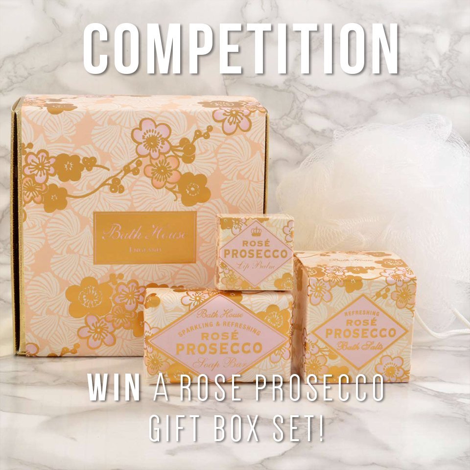 Who wants to #win a gorgeous Rose Prosecco Gift Box? Follow + RT <a href="/_presentfinder/">The Present Finder 🏳️‍🌈</a> for your chance to win 🎀