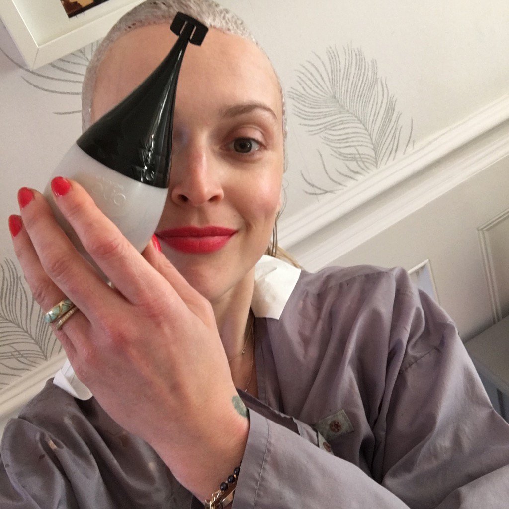 Fearnecotton's tweet photo. See ya later roots. #theoliaeffect #coveringmybadeye #goldie #blondey https://t.co/hoDvpWmDnj