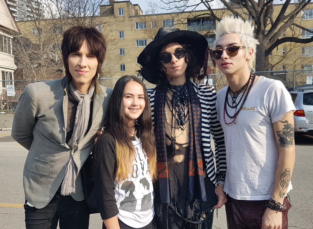 Casper_cup's tweet photo. @PalayeRoyale yesterday was incredible 😍😍 thanks so much for doing these acoustic shows ❤
@RemingtonLeith @SebastianDanzig @EmersonBarrett https://t.co/FgXh887Vng