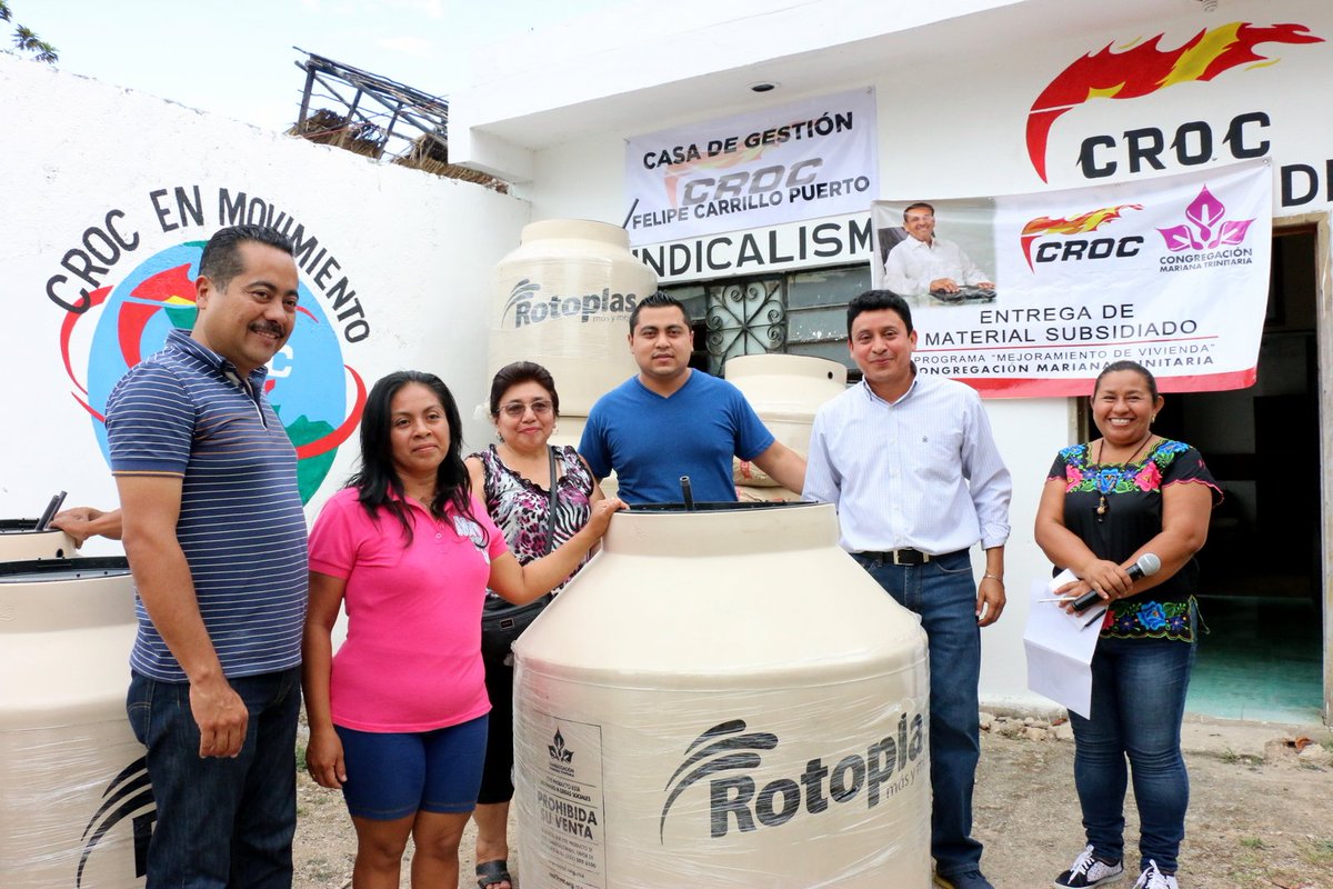 JAngelChacon's tweet photo. Entrega  de Material Subsidiado por la @congregacion_mt  con  @CaamalAngel  representante del Líder de la @crocqroo @MartinDeLaCruzG en FCP. https://t.co/jN6xdwpox8
