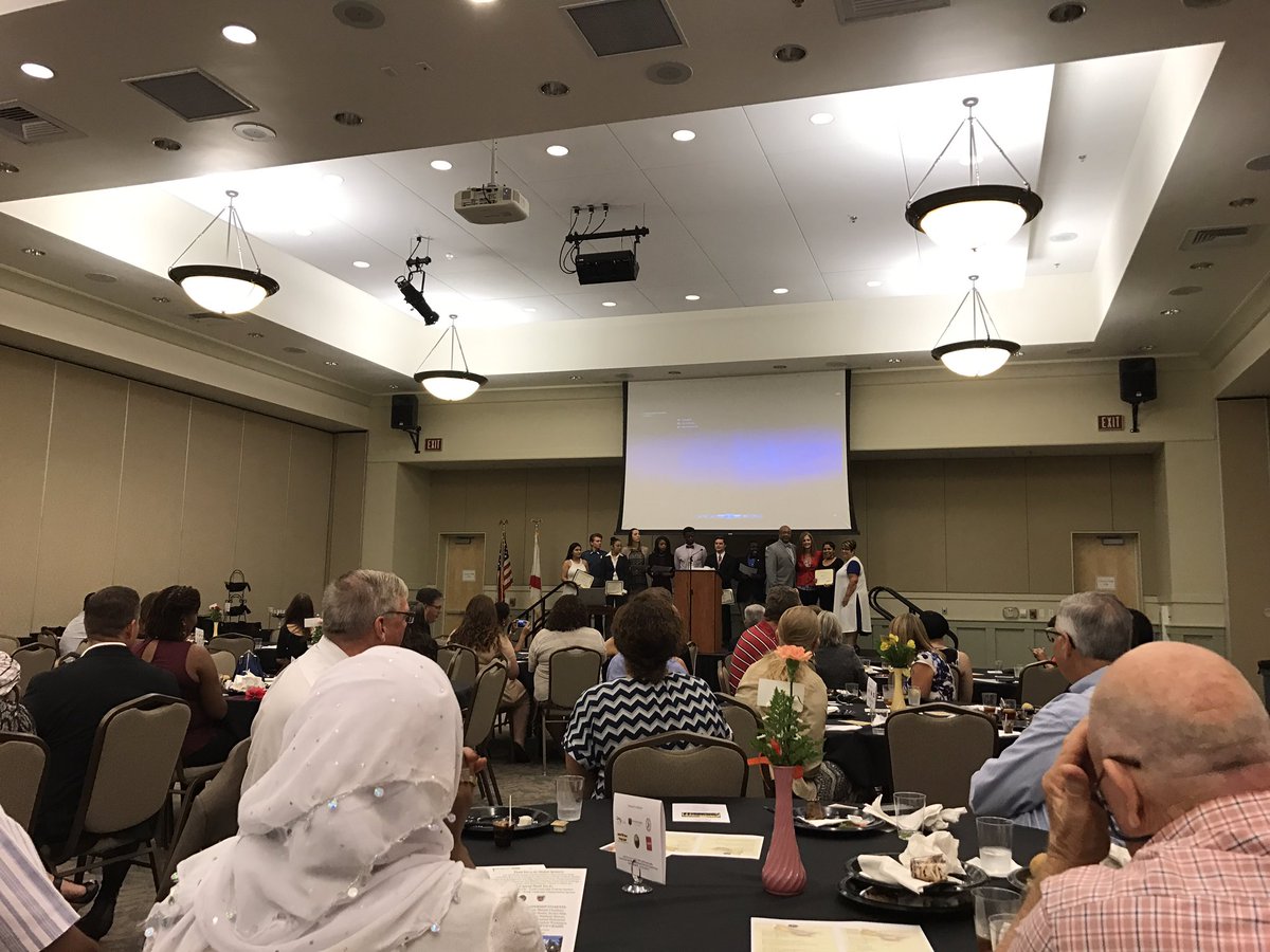 gatoraddie's tweet photo. @HC_AreaChamber #YouthLeadershipGraduation2017 @hainescity #LakeEva #HainesCityPRIDE @MikeWFerguson @dericfeacher https://t.co/fVlbcmohlp