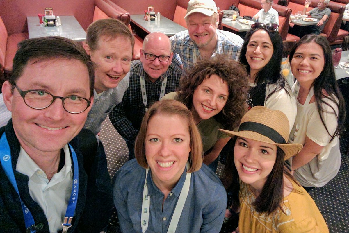 crestodina's tweet image. Old friends, new friends and hash at #EIS17 #convcon @jencapstraw @_micaelawright @LorenMcDonald @bestofjess @mercertweets @aschottmuller