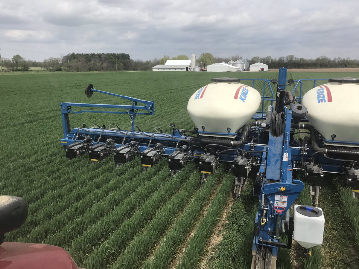 bfrancis925's tweet image. New planter works! #interseeding #plant17 @Kinze