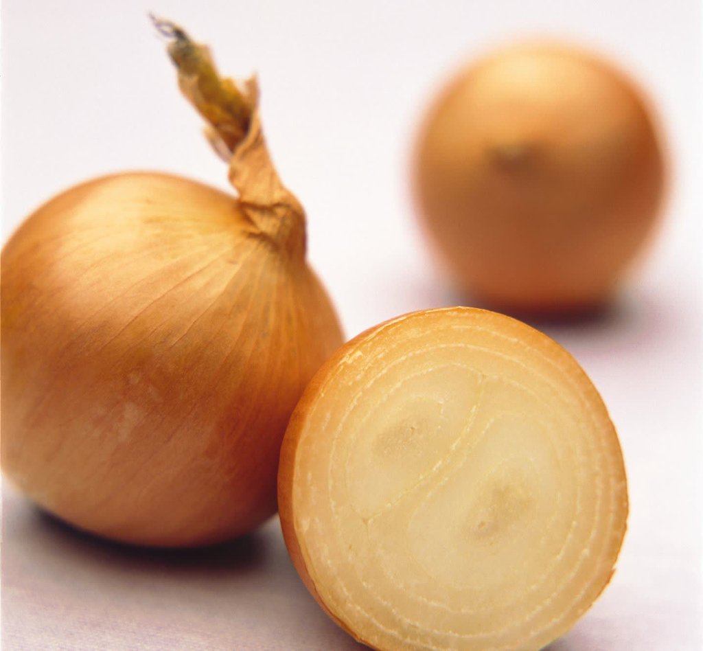 Tip: Peeling an onion under cold running water will put an end to those onion tears once and for all! #loveONTfood