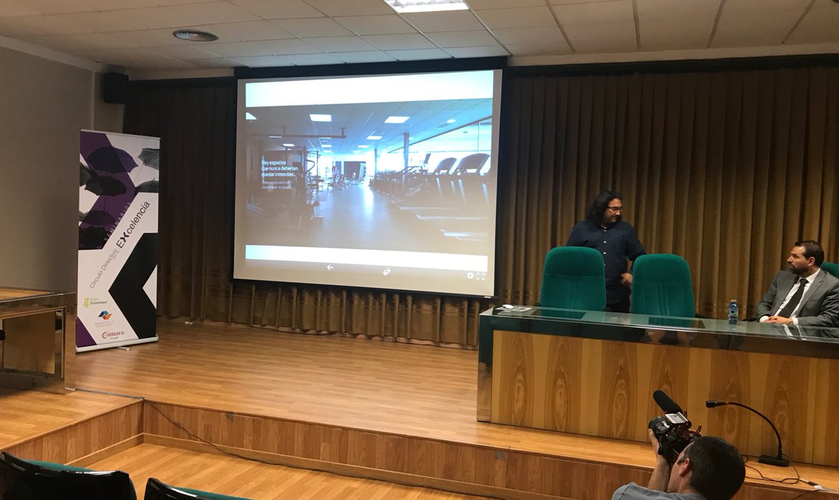 CCGranada's tweet photo. #Directo | 🎥 Javier Blanco, director general de @EboneServicios nos habla de las buenas prácticas como sistema de #aprendizaje y mejora 👏🏼 https://t.co/5VQO25ZWZO