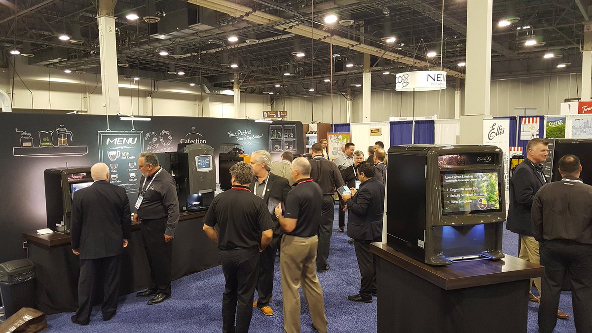 L'excitation est à son comble au #NAMAOneShow de #Vegas! Découvrez-y les Encore, nos 4 nouveaux modèles de machine à #café!
