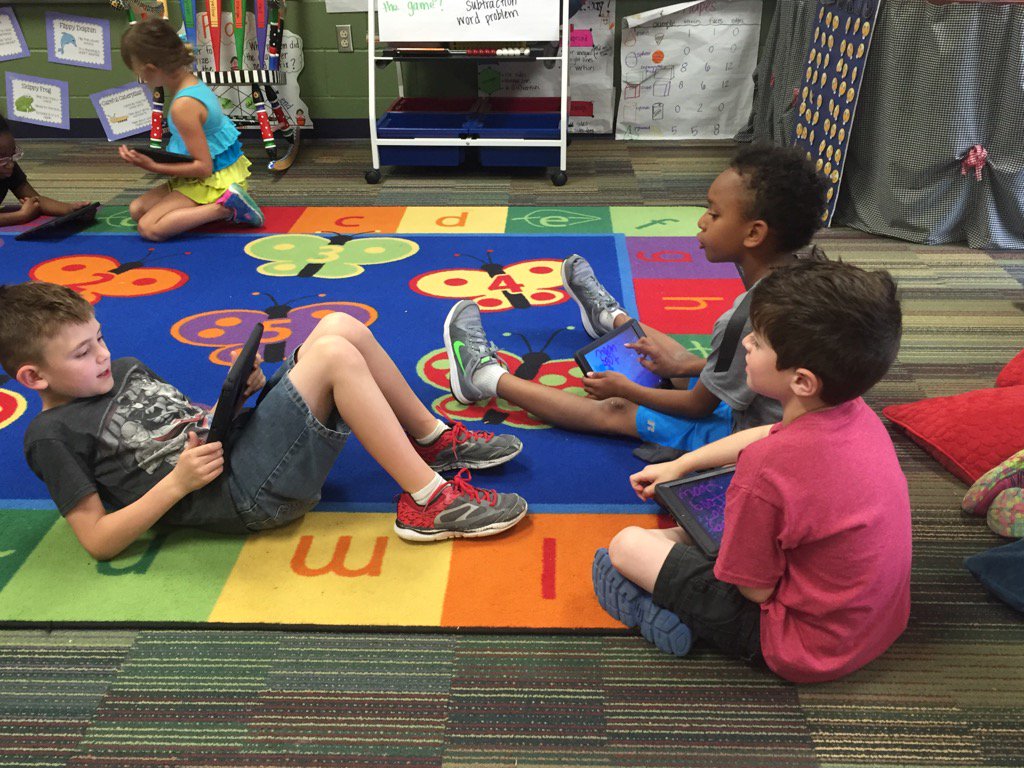 SlaytonLaura's tweet photo. Partner Spelling Test!!! #firstgradelearning https://t.co/vWH1Ua2NuC