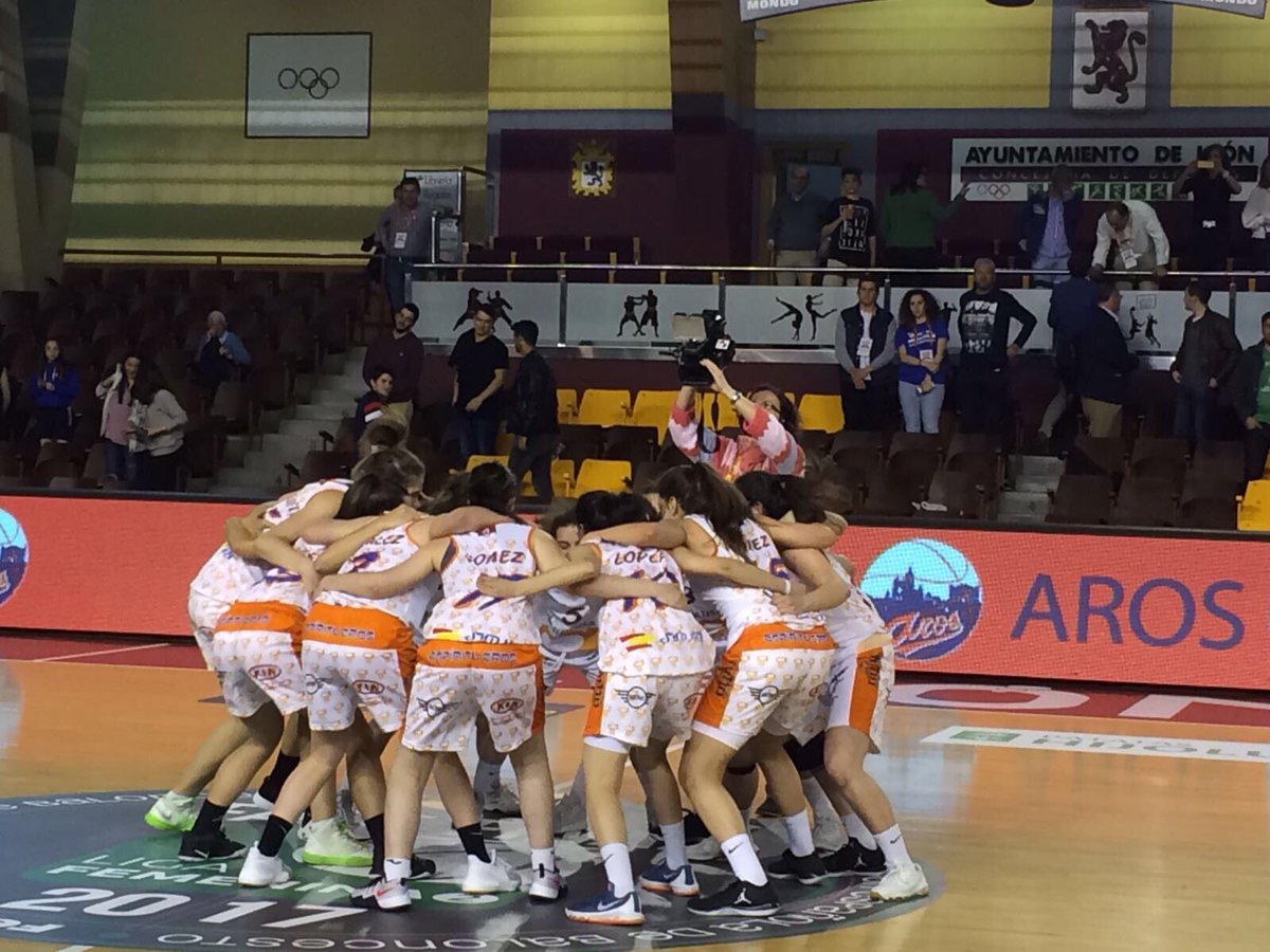CBArosLeon's tweet photo. ¡¡TENEMOS LA PRIMERA!!
¡¡GRACIAS LEÓN!!
Mañana a las 20:30 toca dejarse el alma contra @cbalcobendas
#ArosPorUnSueño
#EspírituAros https://t.co/R77jr6TGJW