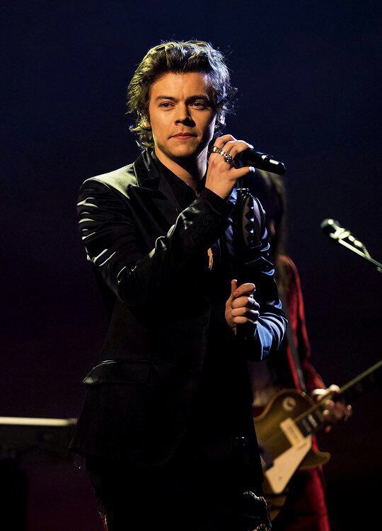 larryfatal's tweet photo. EU E MINHA CASA SERVIREMOS A HARRY STYLES https://t.co/Z1ge6Y2882