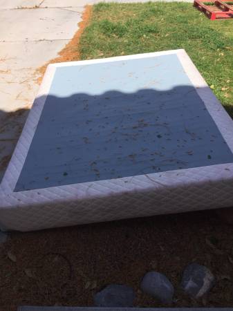 OldPhotosBacon's tweet photo. I just didn't want anyone to miss out on this...just noticed it on #CraigslistFree in #LV.some Sky Vodka empties, cinder blocks & mattress;) https://t.co/0fkJXAAFYq