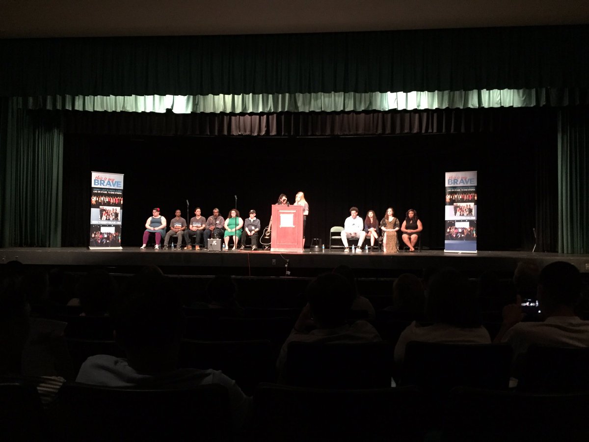 ThisIsMyBrave's tweet photo. The start of our #SenecaValley show! Brave stories changing the conversation around #mentalhealth. #StorytellingSavesLives 💚🎤🙌🏻 https://t.co/jKaAo5uWVI