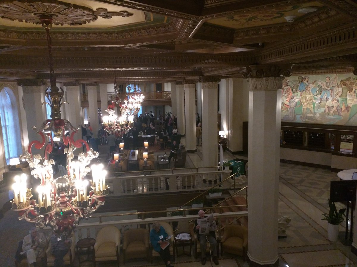 brucejhart's tweet photo. The piano player at this event is just playing every song he knows: national anthem, Pachebel's wedding march, theme from Jurassic Park. https://t.co/D9v1qsIAb2