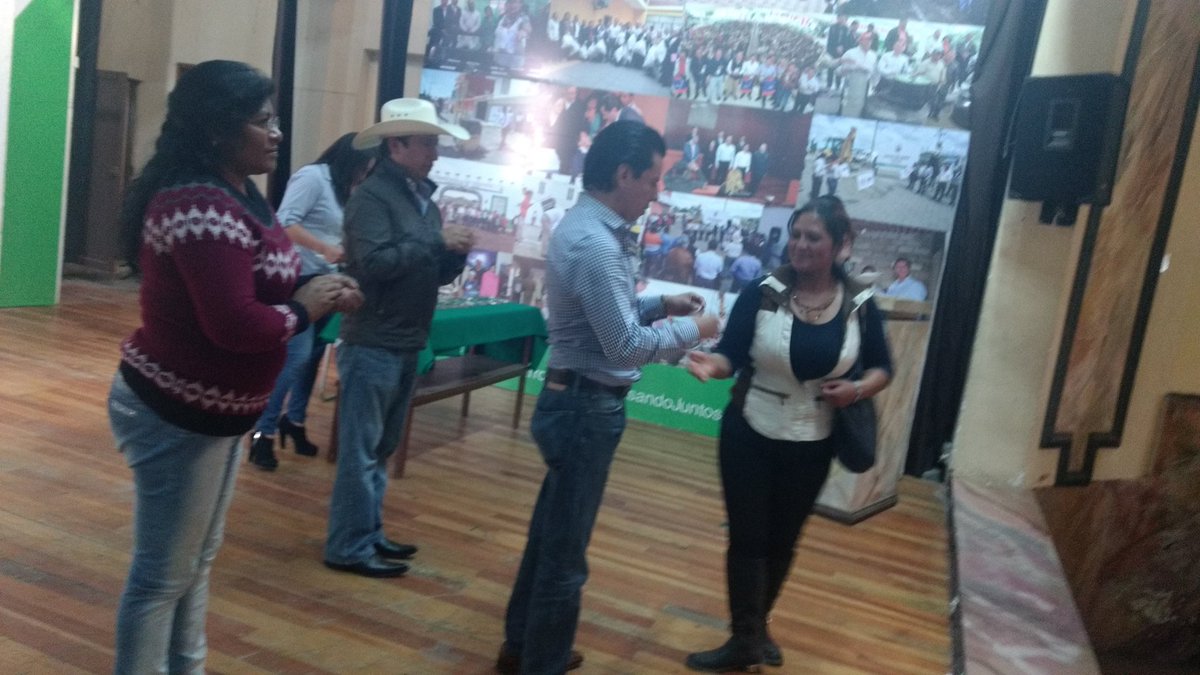 JuaNavarroR's tweet image. Estoy entregando las llaves de la 2a etapa de las casas. #ProgresandoJuNtos