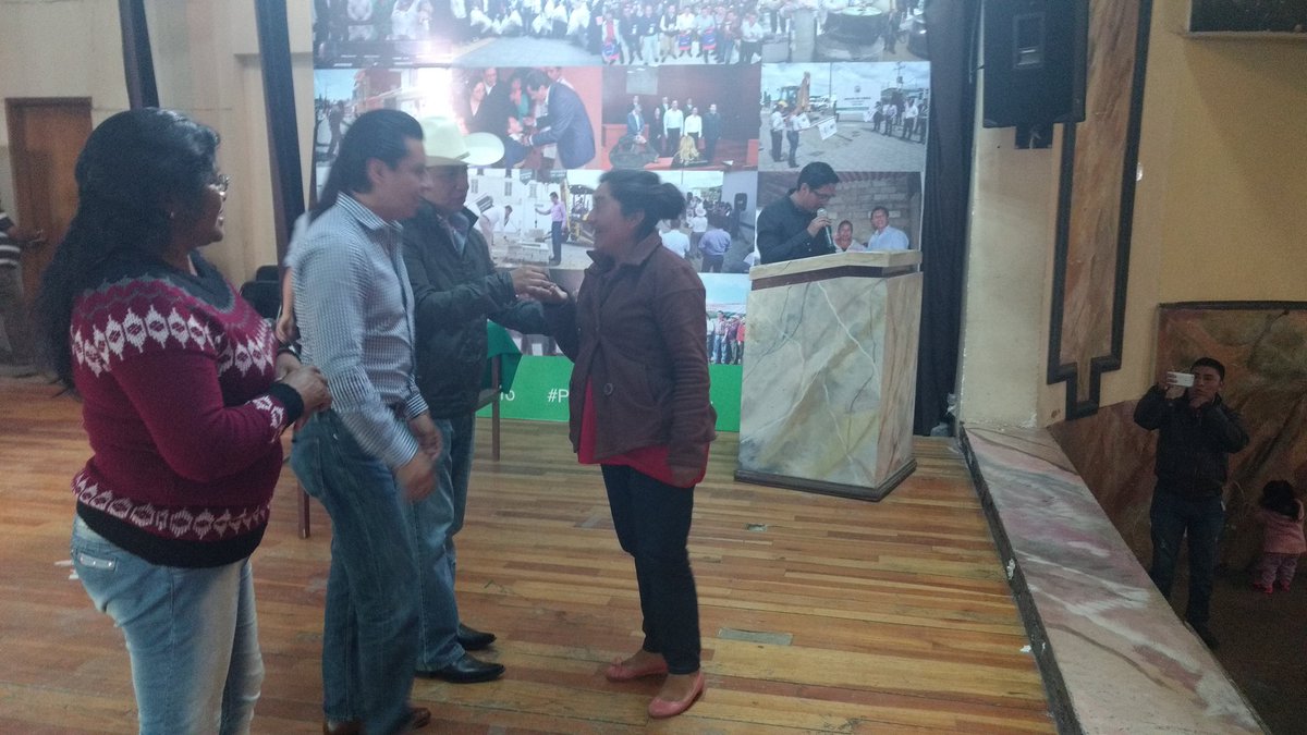 JuaNavarroR's tweet image. Estoy entregando las llaves de la 2a etapa de las casas. #ProgresandoJuNtos