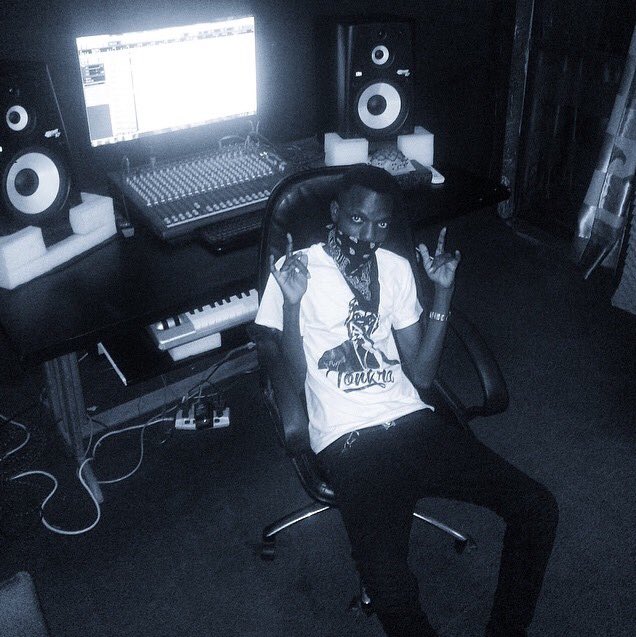 TonkraGH's tweet photo. #GLOGA drops 2moro !! spread the news 🚨📻🚨📻🚨 #GLOGA  🔥🔥

#TBT
#ZIONITEMUSIC 
#BRMG https://t.co/2ZrS9mo4tz