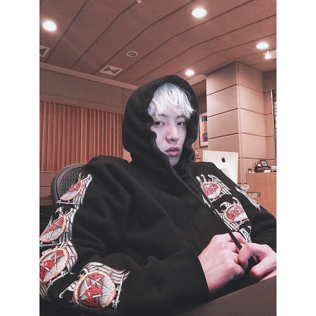 chrissy96_'s tweet photo. [IG] 170421 #SEUNGYOON
Namwoo-Jungwoo: Teachers, congrats on winning #1 on MCD~👍 The twins miss u guys a lot😢 We'll see u guys thru the TV~ https://t.co/W2OYhbpzCw