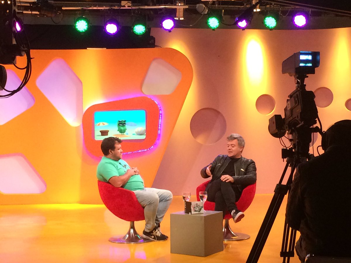 Cerrando la gira de prensa en Mdeo. : <a href="/JuanchiBaleiron/">JUANCHI</a> de <a href="/LosPericosOK/">Los Pericos</a> en <a href="/PoneteComodoTV/">Ponete Cómodo</a> con <a href="/FernandoTetes/">Fernando Tetes</a>. Mañana en @LaTrastiendaMVD