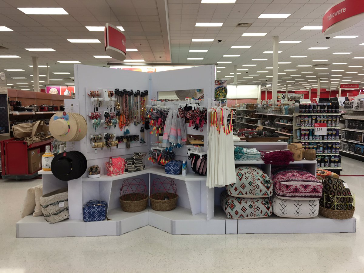 theVisualFeels's tweet photo. Part 1 of the global bazaar has rolled in to town at T1060. https://t.co/ayGXlQN3iw