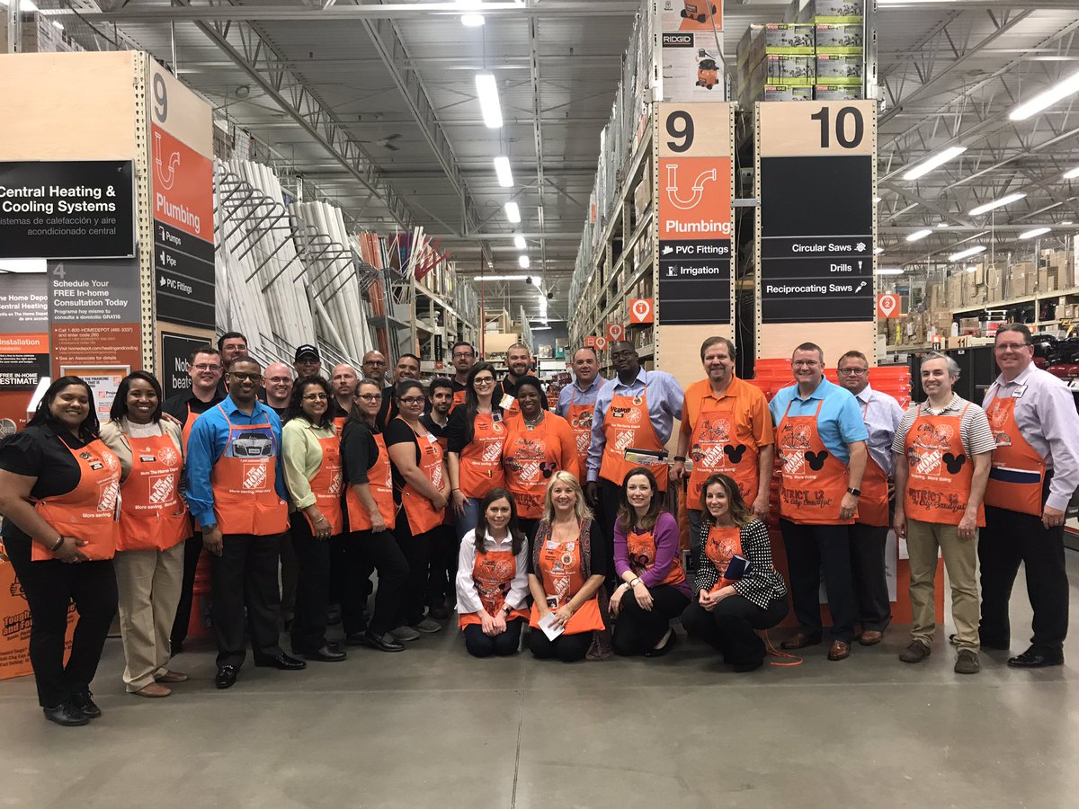 mrsthompson30's tweet photo. Great Day with @AMCTHD @MarcBro68386670 @thourig #store6869 #MyTeamRocks!! https://t.co/J9pnHjs7yN