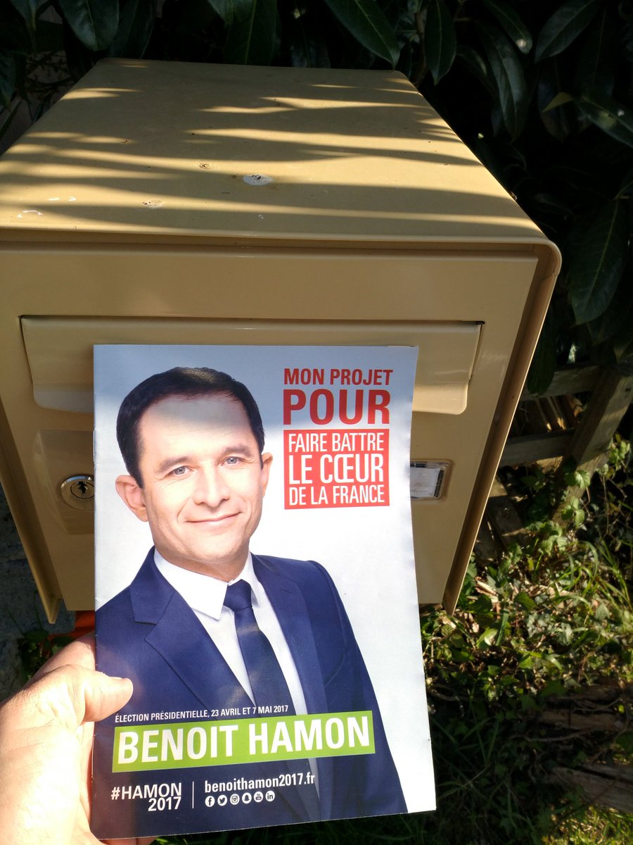 PS35Broceliande's tweet photo. Tjrs sur le terrain pour distribuer le programme de #Hamon2017
#JeVotePour @benoithamon pour #fairebattrelecoeurdelafrance
#coeurbattant https://t.co/pZC33oNpo0