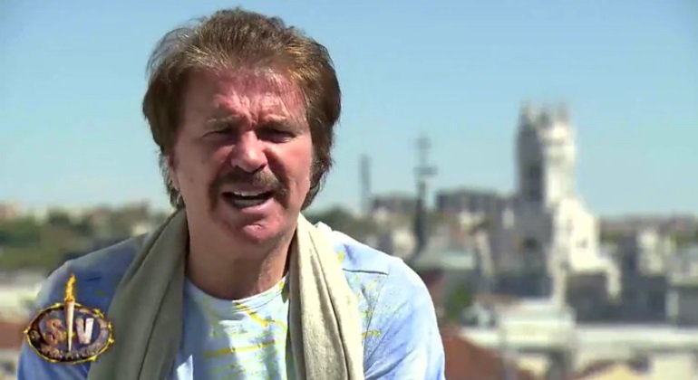 Ecoteuve's tweet photo. Bigote Arrocet, antes de @Supervivientes: "Soy el terror de los escorpiones y tiburones" https://t.co/A8zVfQU3uI #descamparada https://t.co/Yt8QVJSKlQ