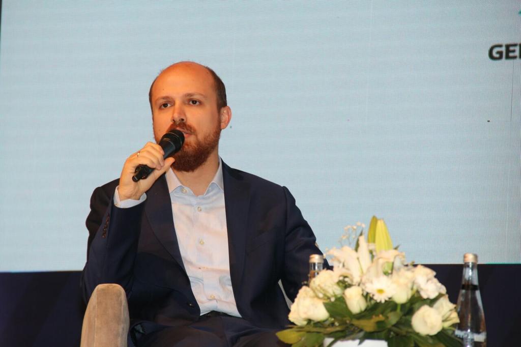 ismailemanet's tweet photo. '@tugvagtk'nin finalinde liseli gençlerimizle bir araya geldik. Fikirleriyle yenilik arayışında olan gençlerimizi tebrik ediyorum. https://t.co/HwdEY4ljaj