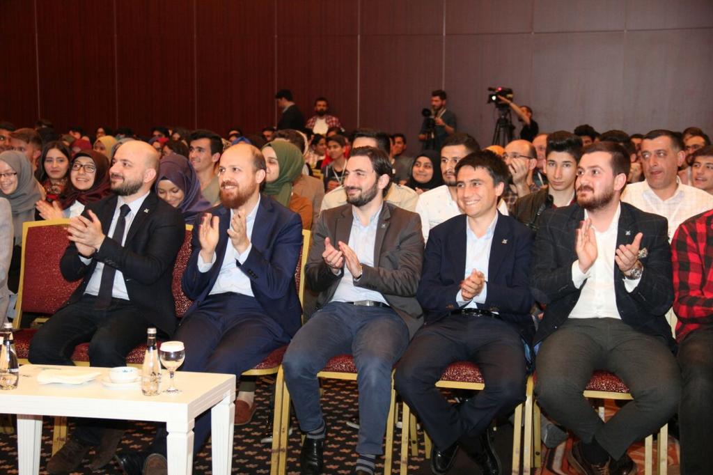 ismailemanet's tweet photo. '@tugvagtk'nin finalinde liseli gençlerimizle bir araya geldik. Fikirleriyle yenilik arayışında olan gençlerimizi tebrik ediyorum. https://t.co/HwdEY4ljaj