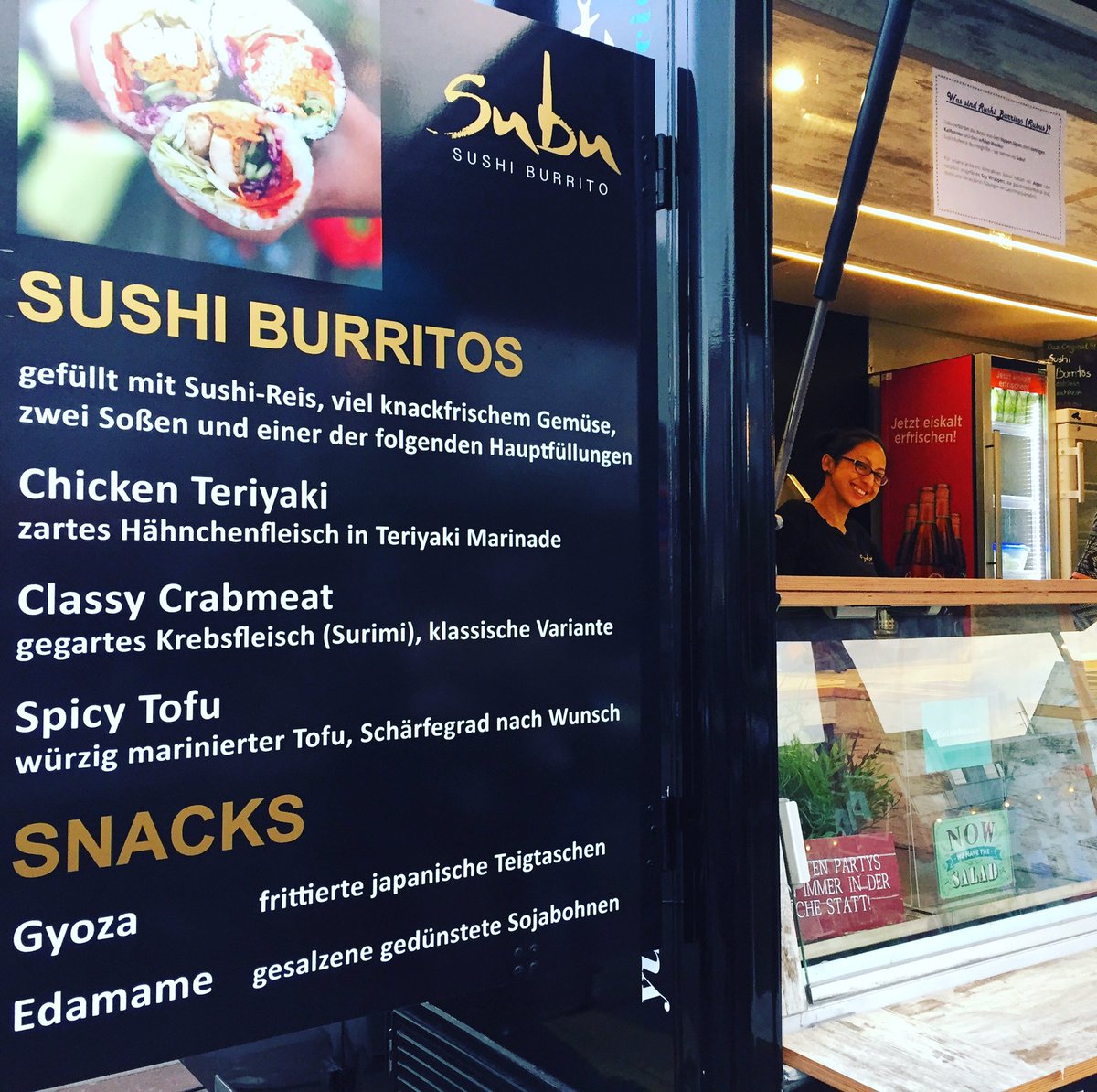 Lottaliebt's tweet photo. #Streetfoodsession  #Spielbudenplatz #Reeperbahn #StPauli #donnerstags wieder mit #lecker SushiBurritos v. @eatsubu https://t.co/3DjUU08Ot8