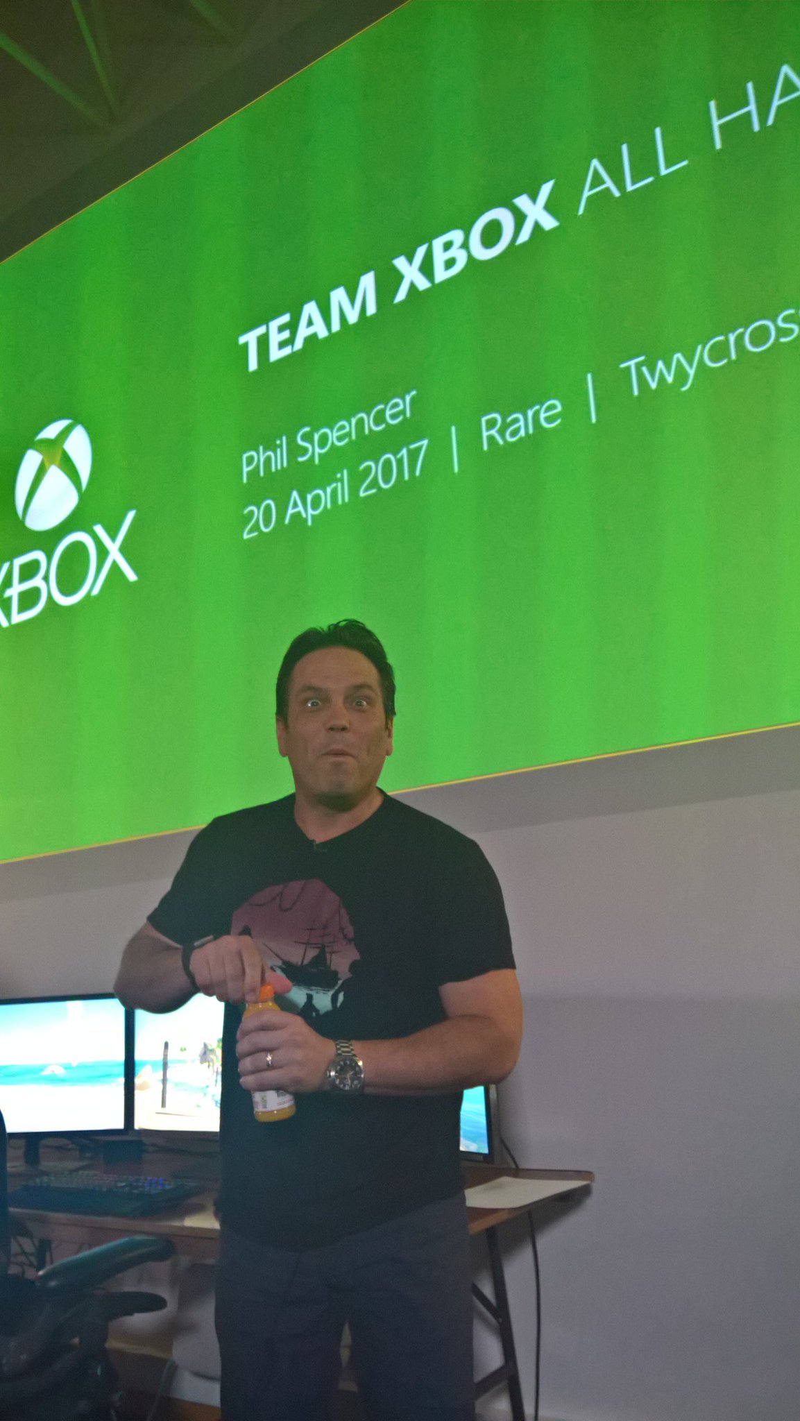 C94F4joXgAARpd-.jpg:large