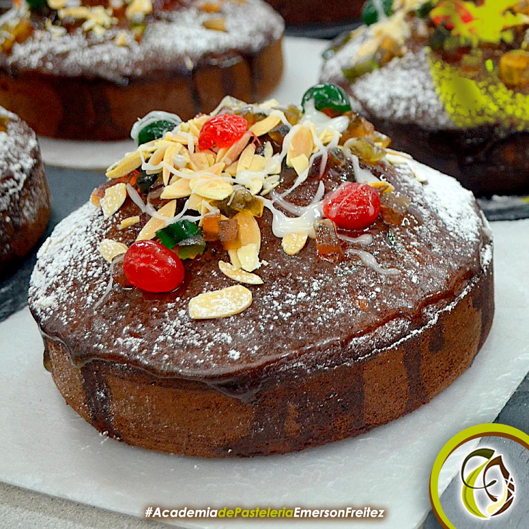 academiaef_'s tweet photo. Recordamos algunas de las preparaciones hechas por nuestros alumnos, en esta oportunidad el #TBT es de esta belleza de Torta Negra Navideña https://t.co/ySoauUDWQV