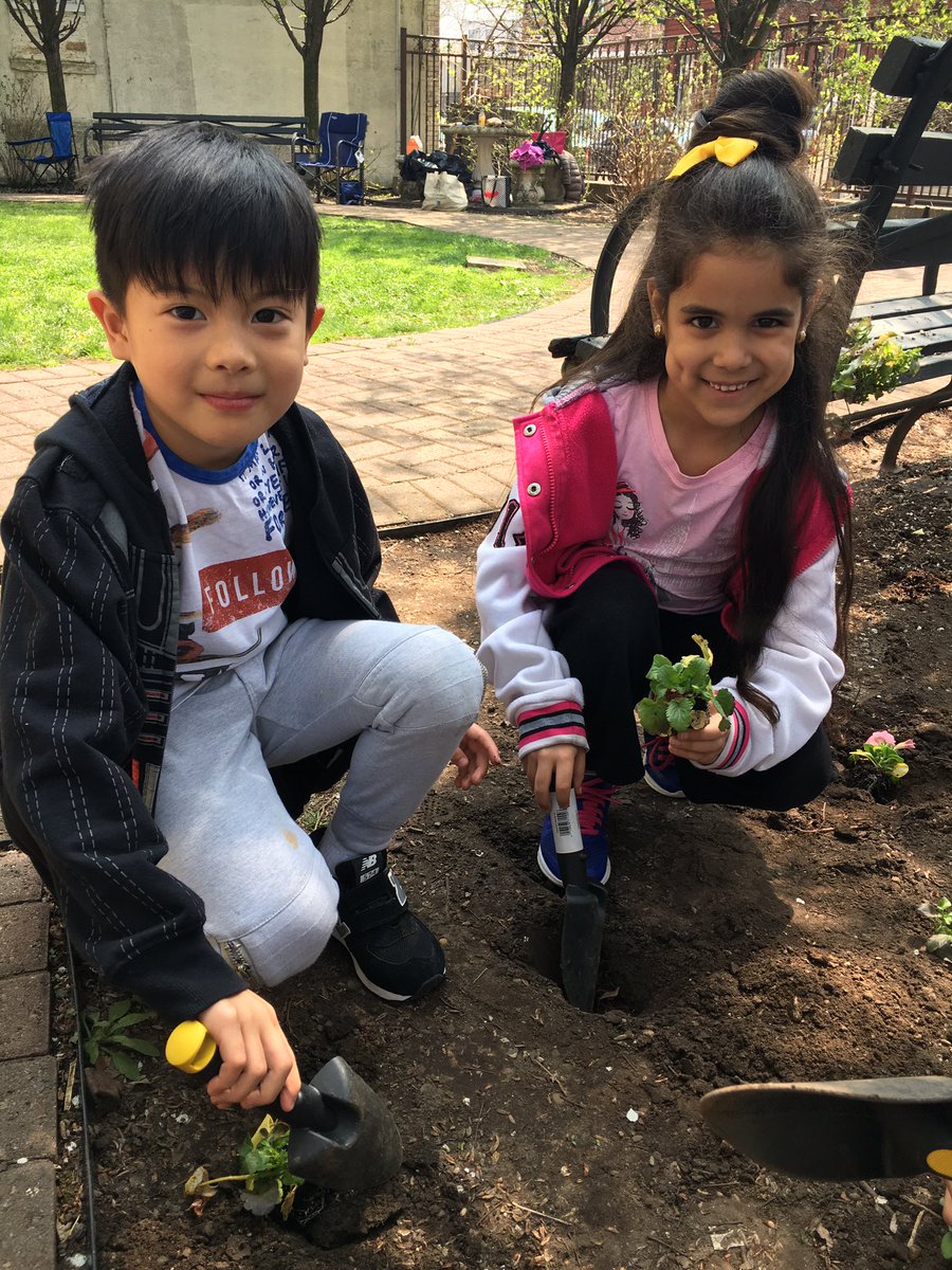 ehesketh301's tweet photo. Thanks @DWS_PTA @megdcarson @butter19bean for helping us celebrate Earth Day! #WeePlant #WeeCare https://t.co/k8oHWQWI9Z