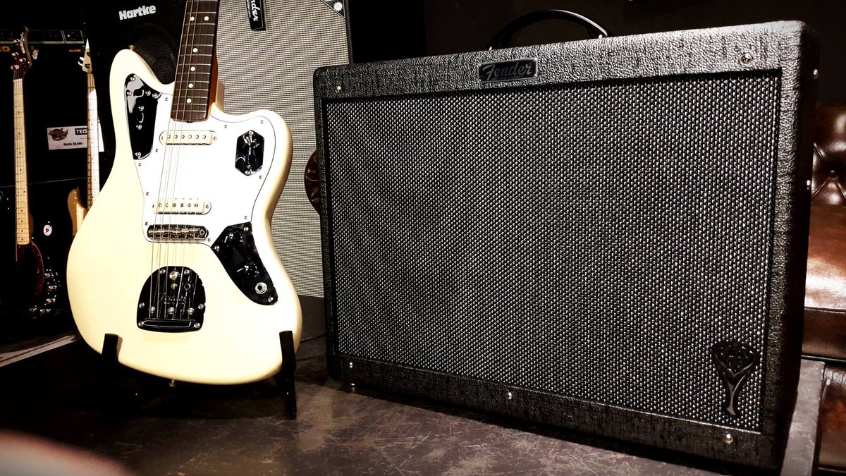 myscustomshop's tweet photo. Llego la #johnhymarr #jaguar #fender #signature #edition #hotrod #deluxe #gerogebenson #jensenspecial https://t.co/jTDOwAPaDL
