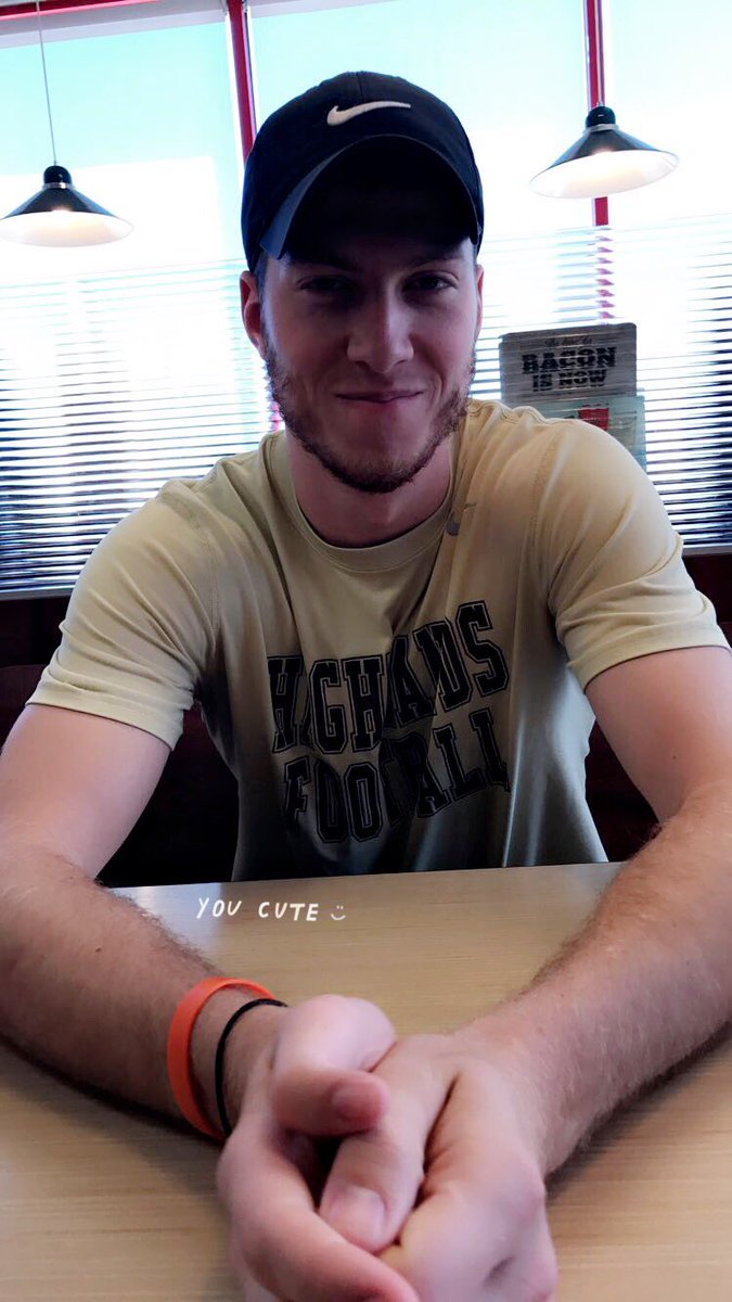 erica_jack's tweet photo. blessed with the funniest, sweetest, and most kind-hearted human in my life. happy birthday babe!😘🙂 @Crise81 (23 isn't THAAAT old...) https://t.co/stzAs09jCr