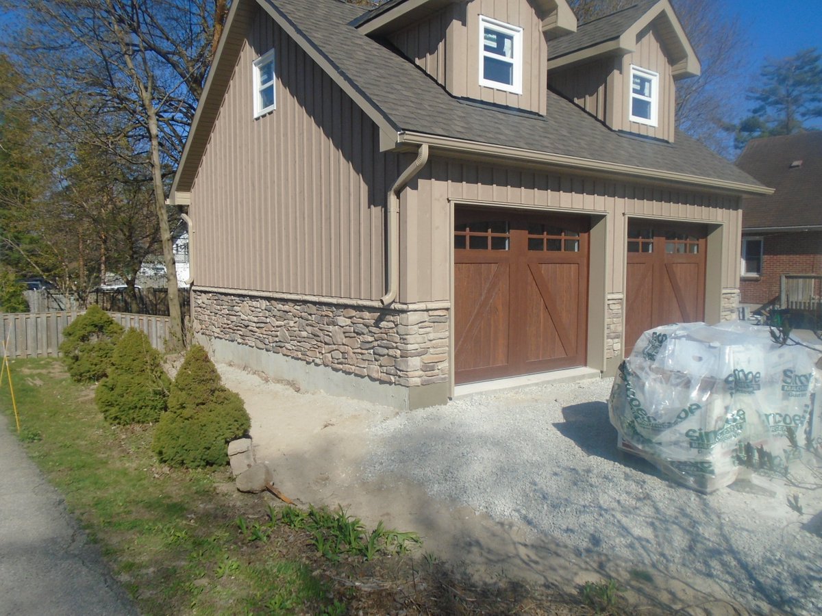After our aluminum division @AluminumWorks installed new #siding and new #windows we <a href="/Chameleonbrick/">Chameleon Masonry</a> installed #culturedstone. 
#teamwork