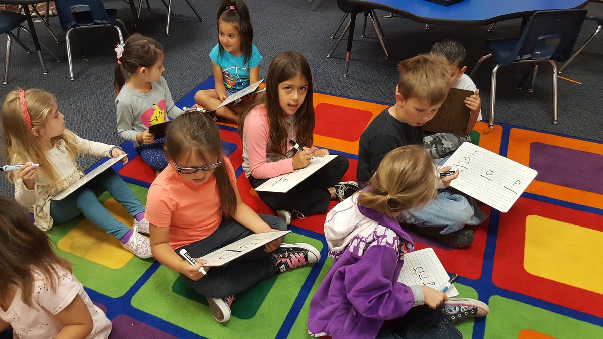 mrs_forehand's tweet photo. Ss communicate  words they have created by changing letters in given words using partner talk. #CISDFixerUpper https://t.co/3gWJKiFgZo