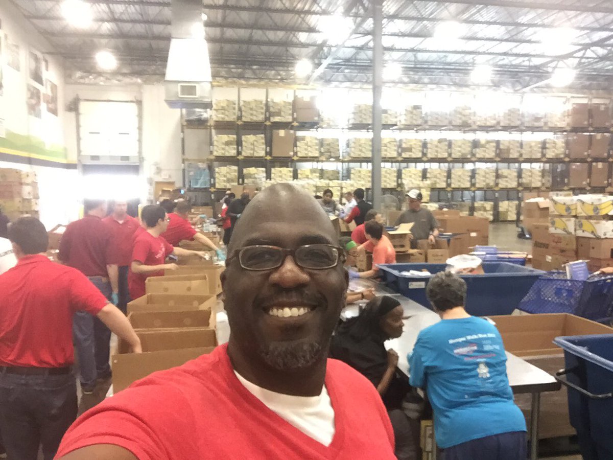 wilreeder's tweet photo. Volunteering @ACFB with my colleagues from @CocaColaCo Not a bad afternoon! https://t.co/DtAL4XFCtD