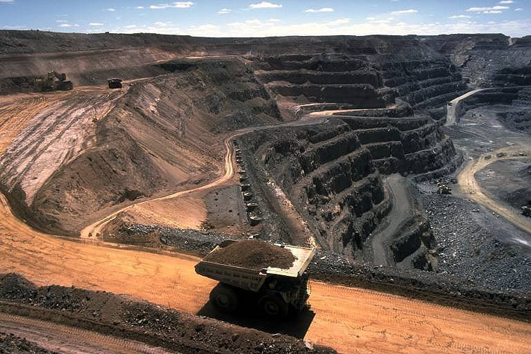 gong_iphone's tweet photo. #Apple announced a goal to "stop mining the earth altogether" in its newly release 2017 Environmentally Responsible Report. https://t.co/lc4CxLlB7b